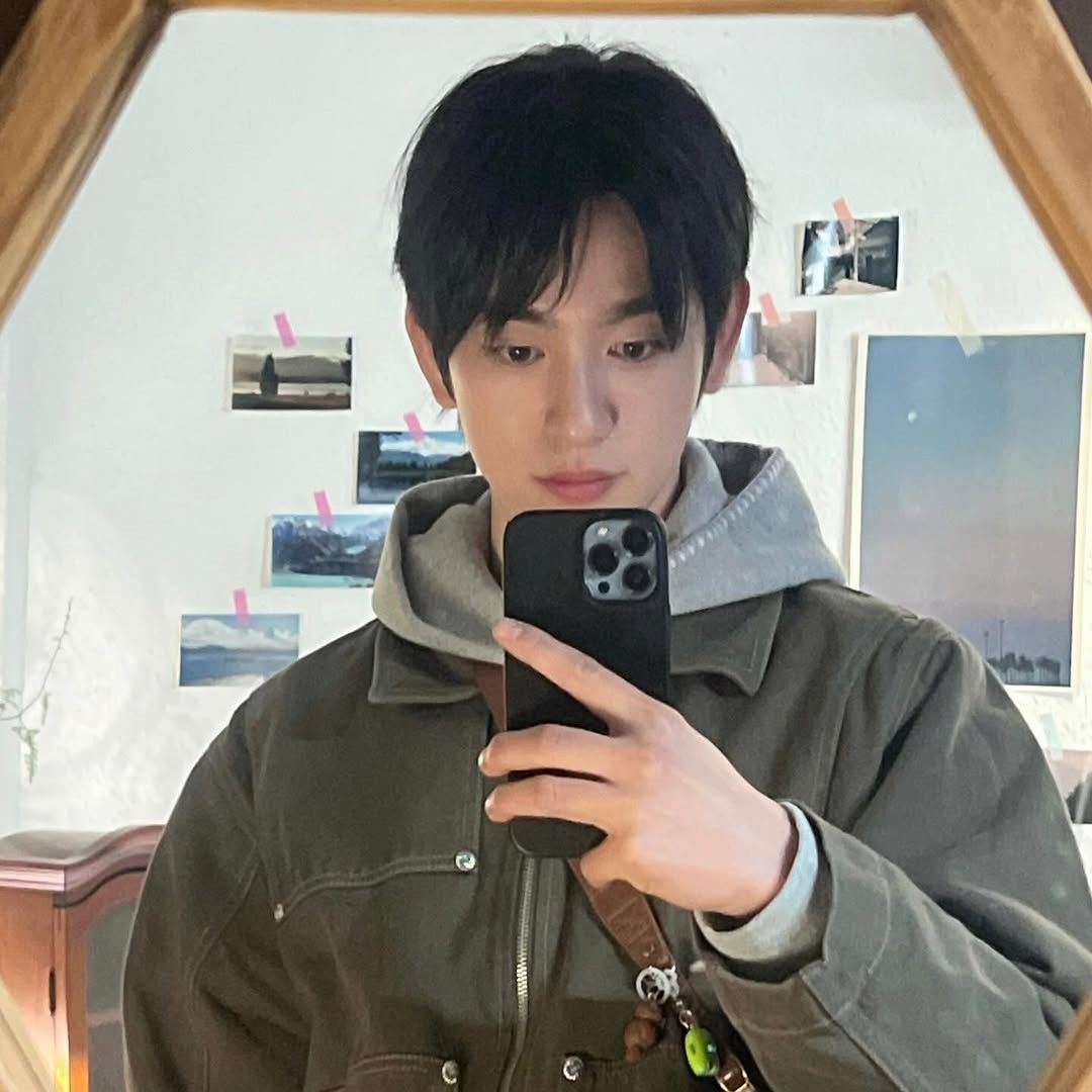 パク・ジニョンの最近の活動ショット