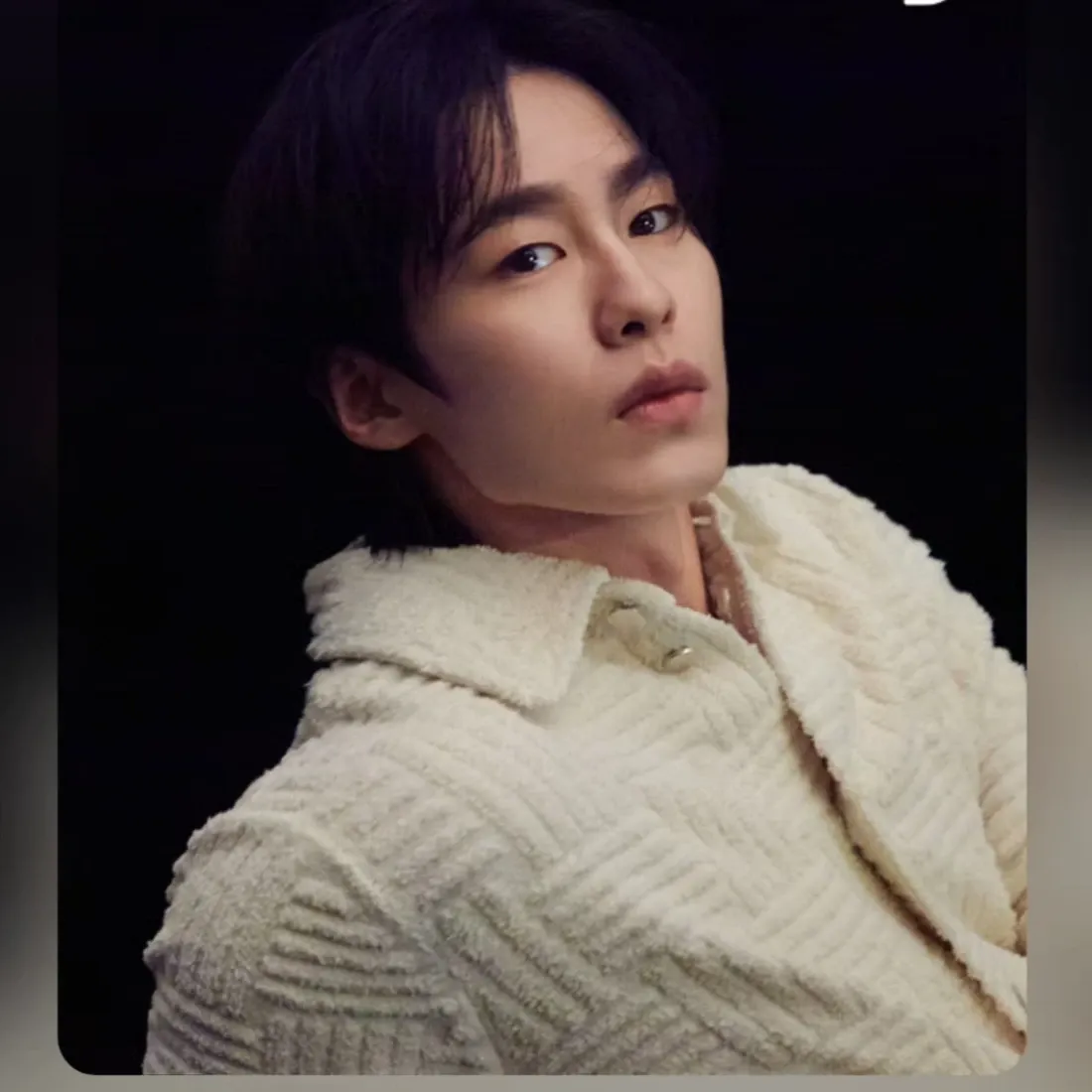 Behind-the-scenes cut of Lee Jaewook