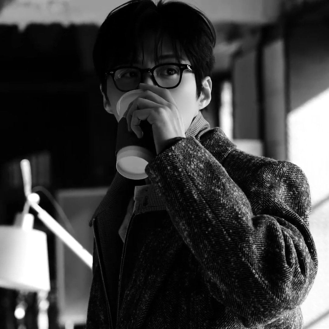 Behind-the-scenes cut of Kim Seonho