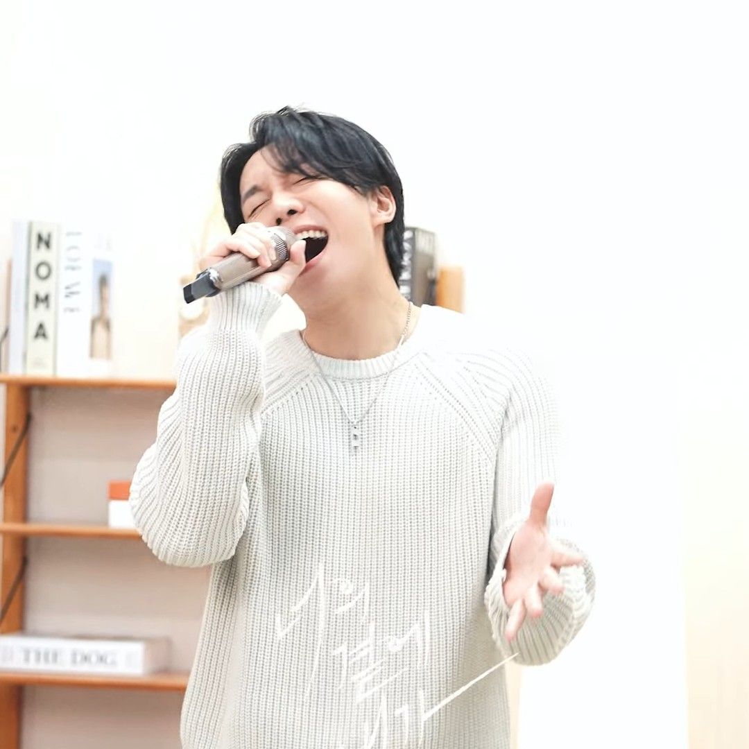 Momen yang diabadikan oleh penggemar Lee Seunggi