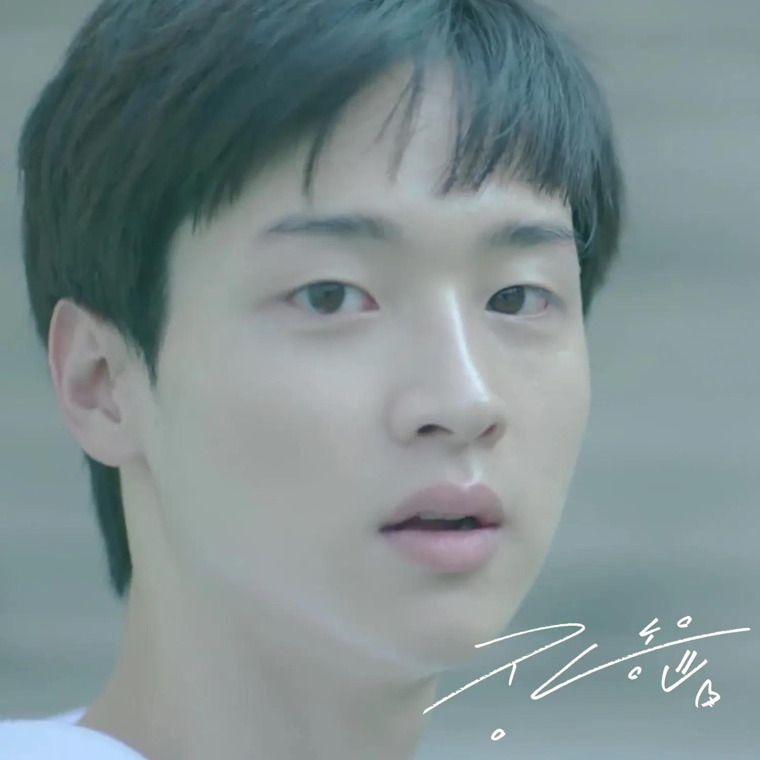 Behind-the-scenes cut of Jang Dongyoon