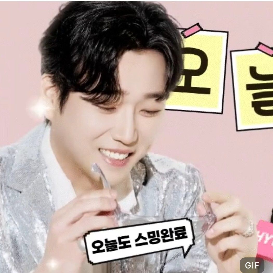 A moment captured by a fan of Hwang Youngwoong