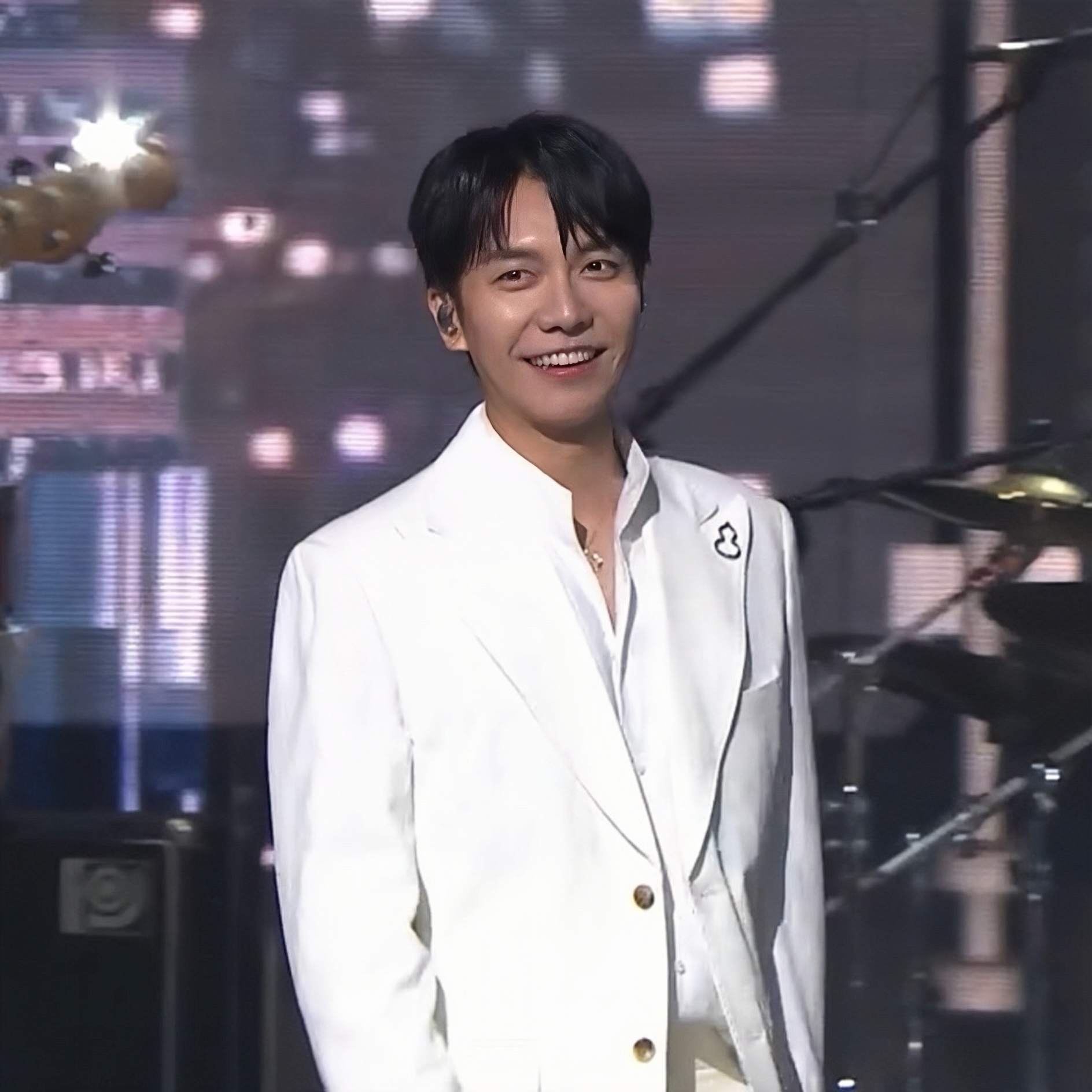 Latest photo of Lee Seunggi