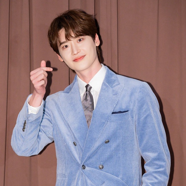 Behind-the-scenes cut of Lee Jongsuk
