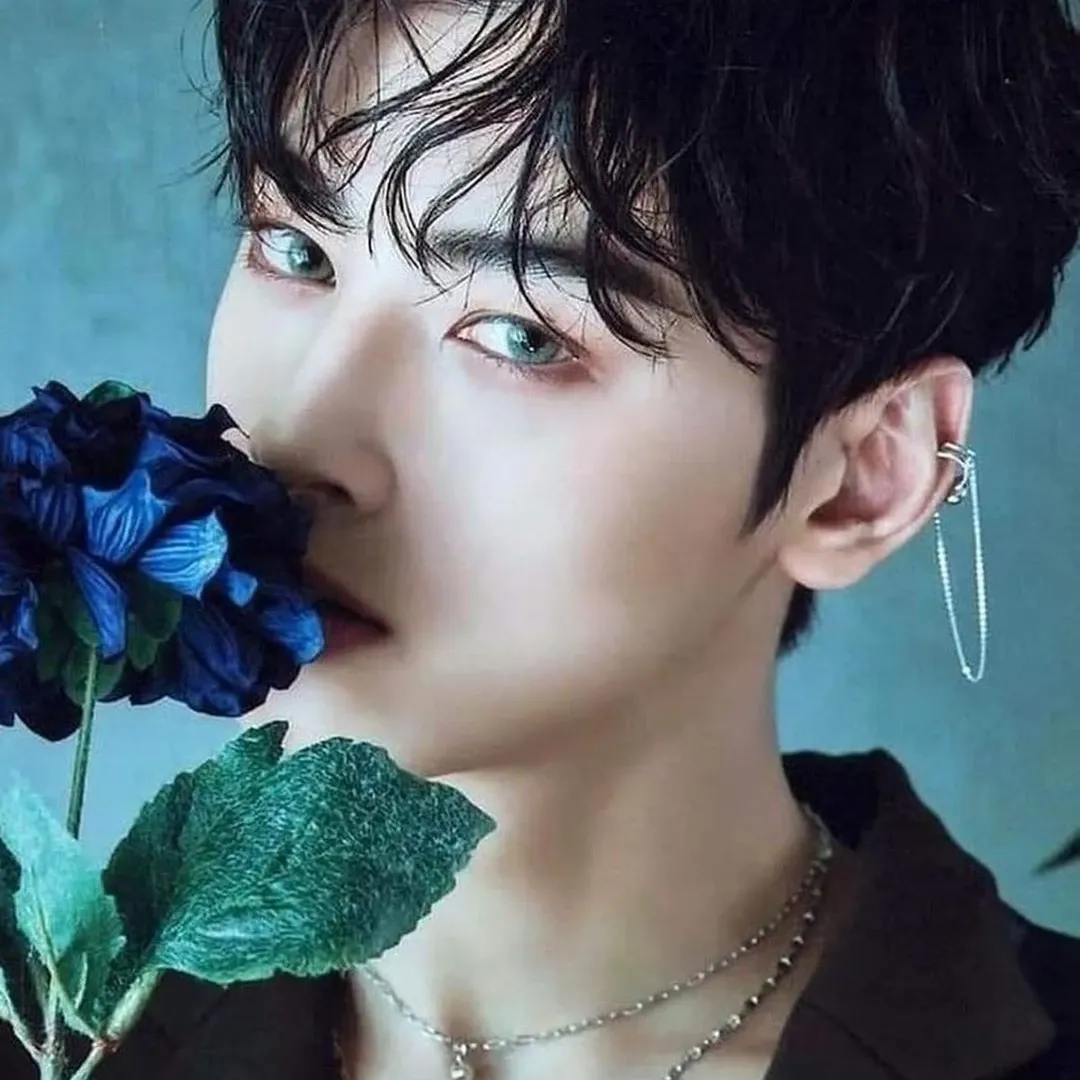 A moment captured by a fan of Cha Eunwoo
