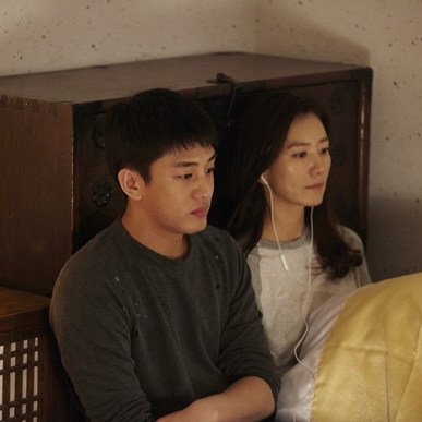 Behind-the-scenes cut of Kim Heeae