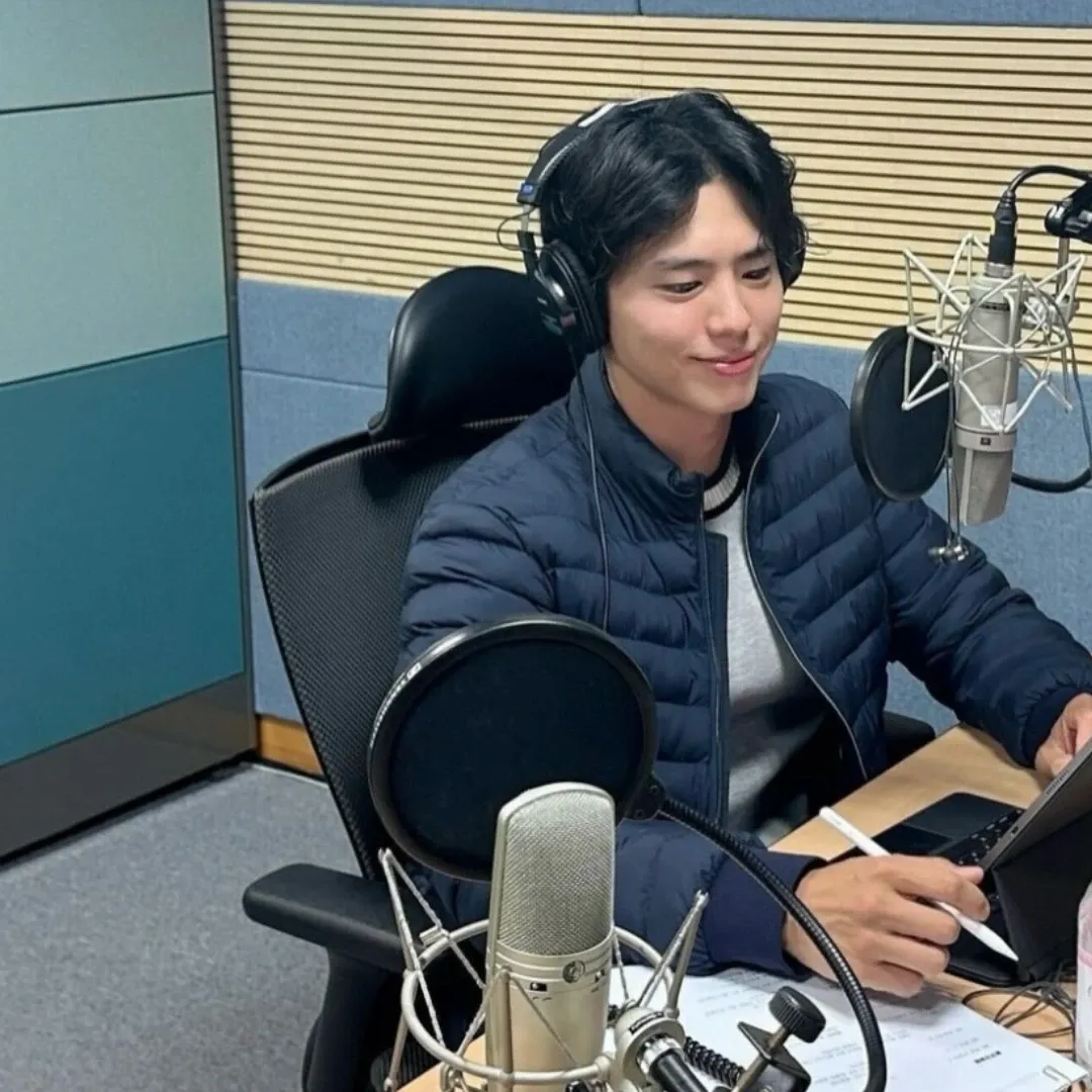 A moment captured by a fan of Park Bogum