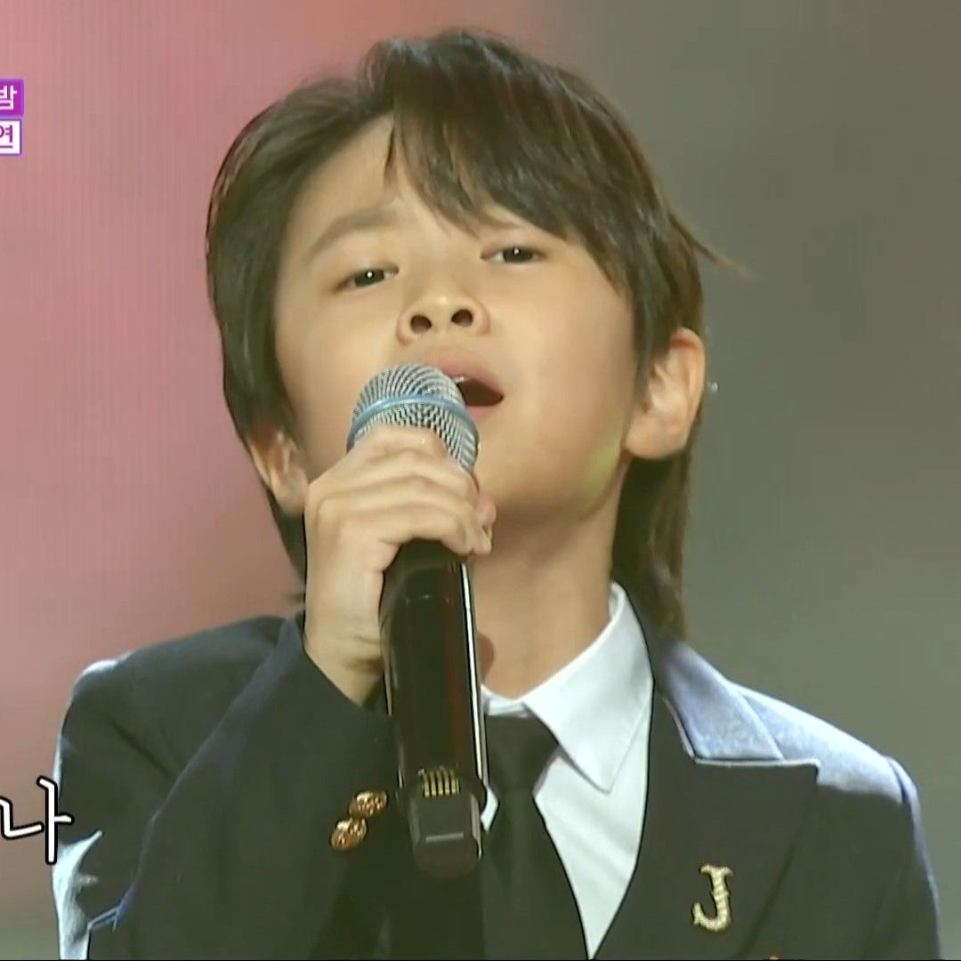 A moment captured by a fan of You Jiwoo