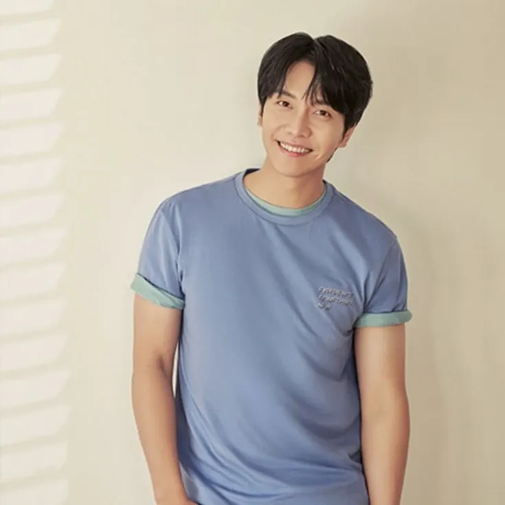 Latest photo of Lee Seunggi