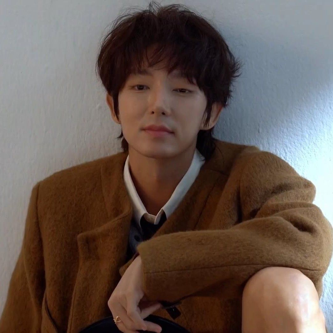 Behind-the-scenes cut of Lee Joongi