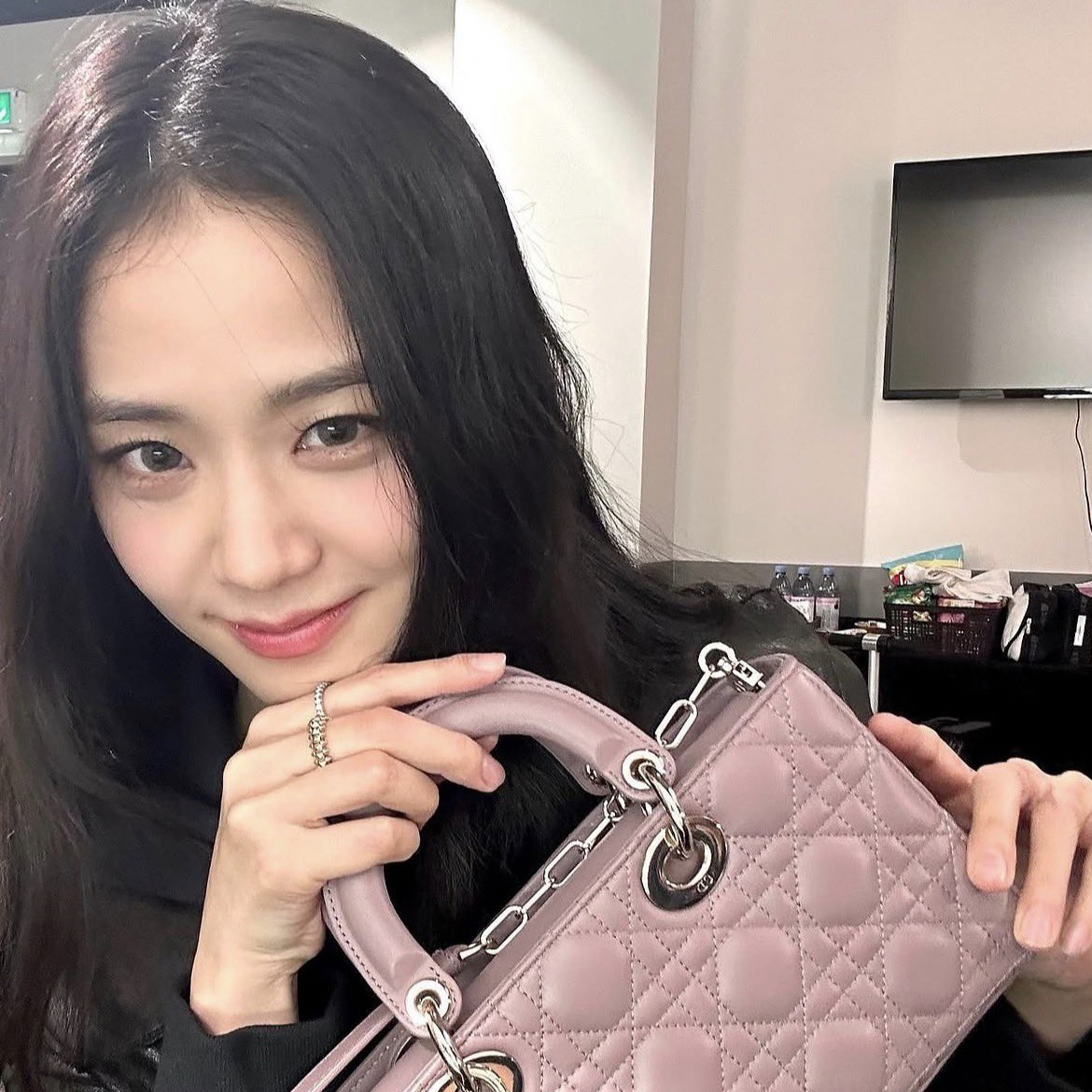 Recent activity shot of Jisoo (1995)