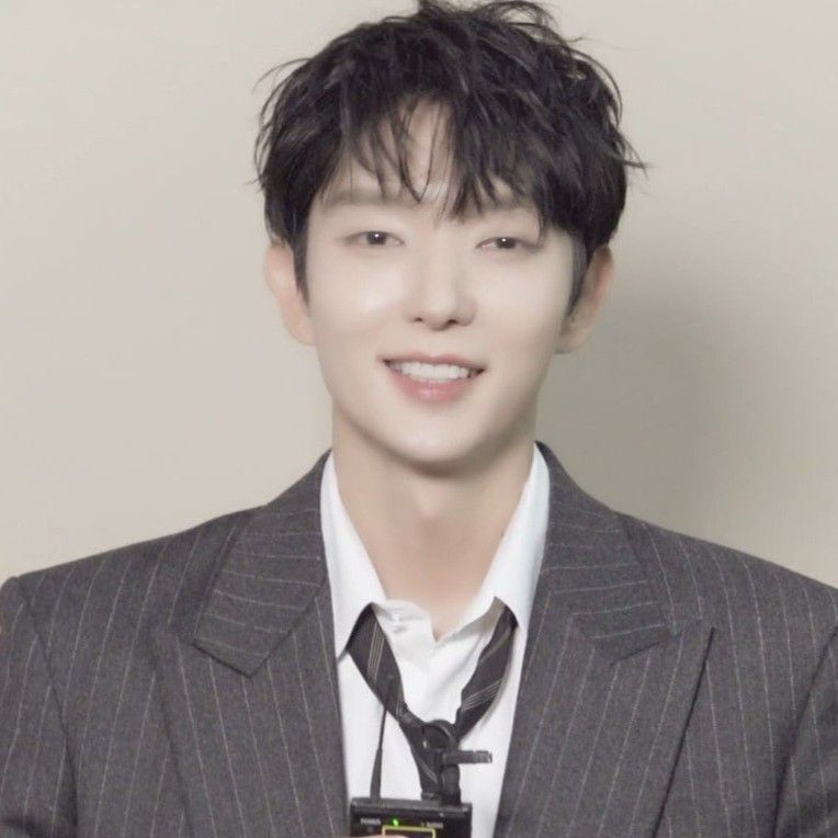 Behind-the-scenes cut of Lee Joongi