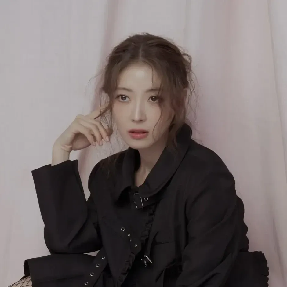 Behind-the-scenes cut of Lee Seyoung