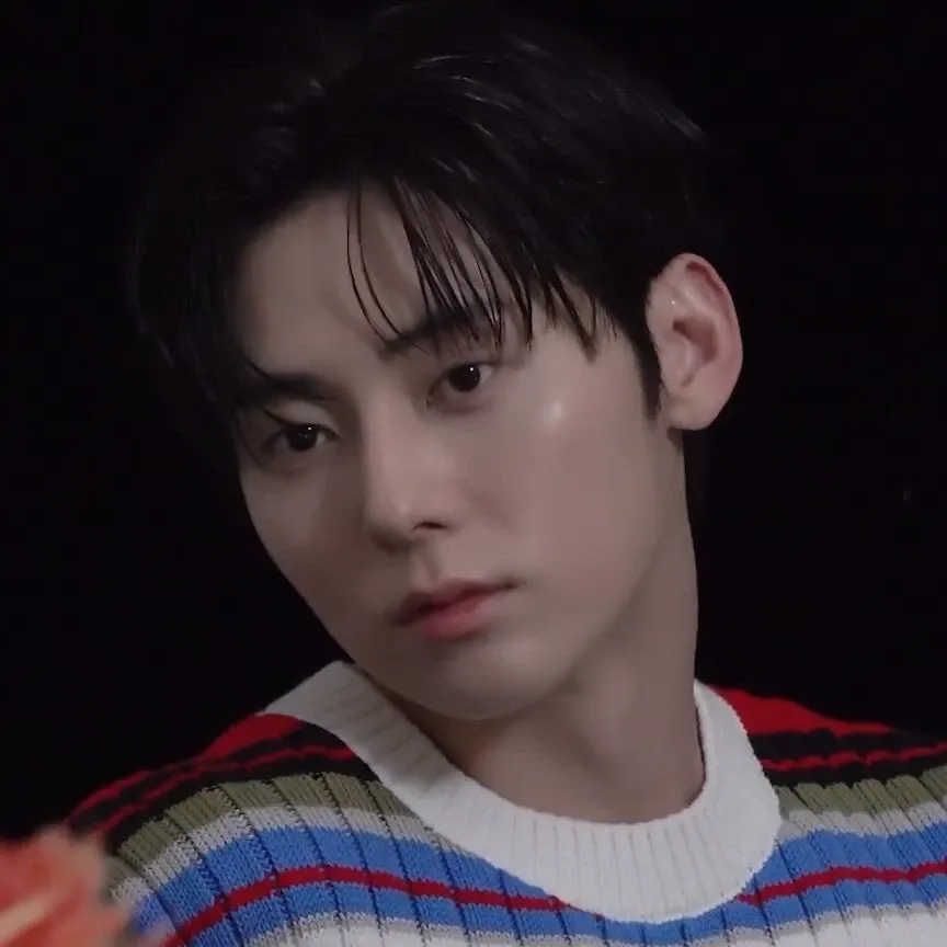 A moment captured by a fan of Hwang Minhyun