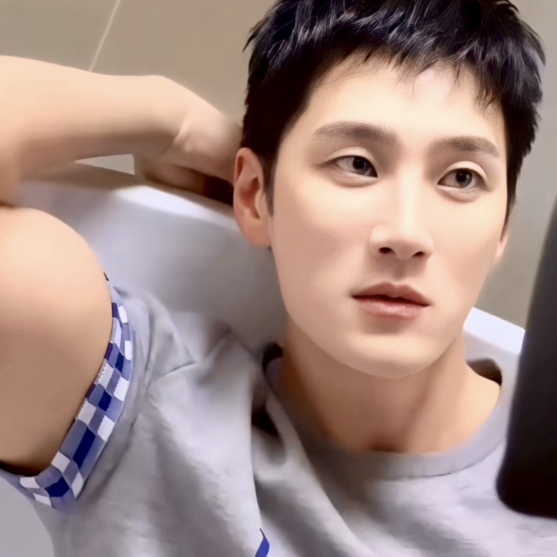 Behind-the-scenes cut of Ahn Bohyun