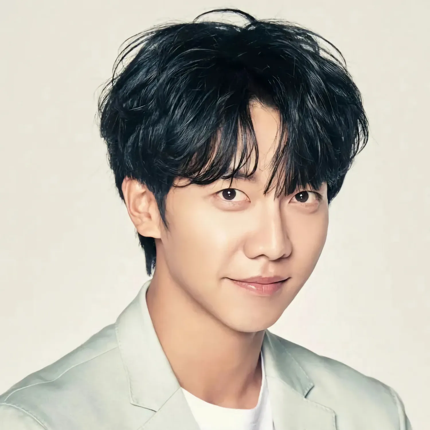 Latest photo of Lee Seunggi