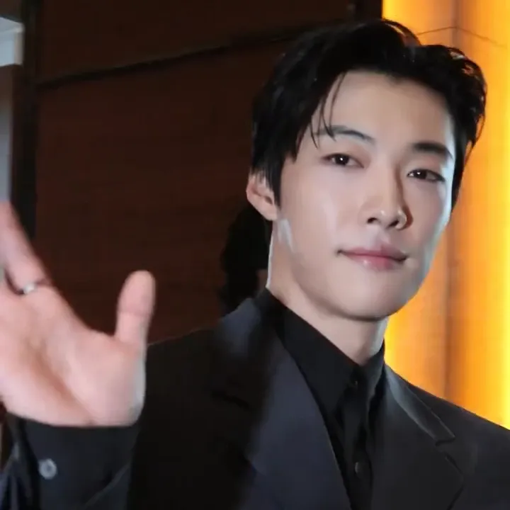 Behind-the-scenes cut of Woo Dohwan