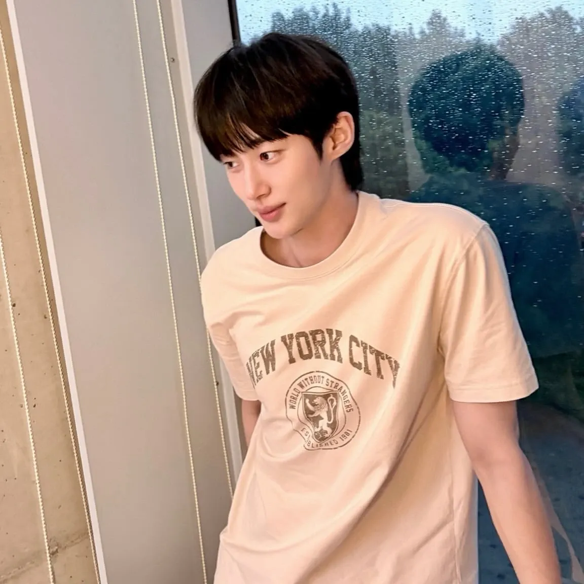 Behind-the-scenes cut of Byeon Wooseok