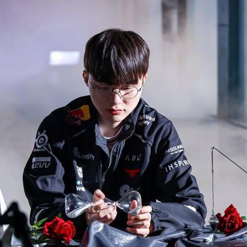 粉丝拍下的Faker瞬间