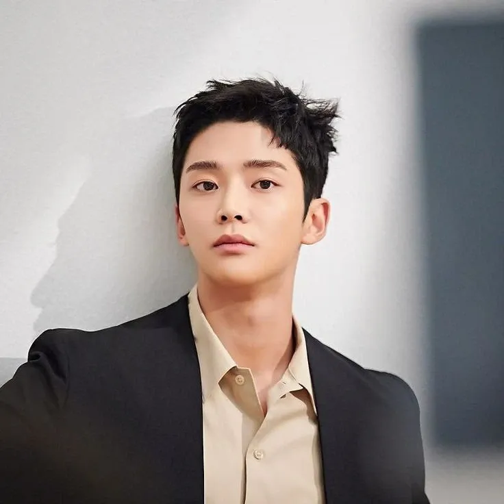 Momen yang diabadikan oleh penggemar Rowoon