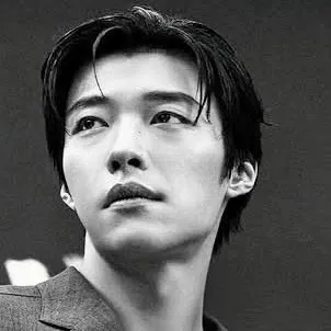 A moment captured by a fan of Woo Dohwan
