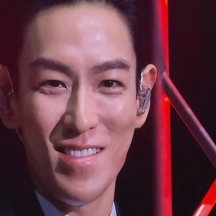 A moment captured by a fan of T.O.P