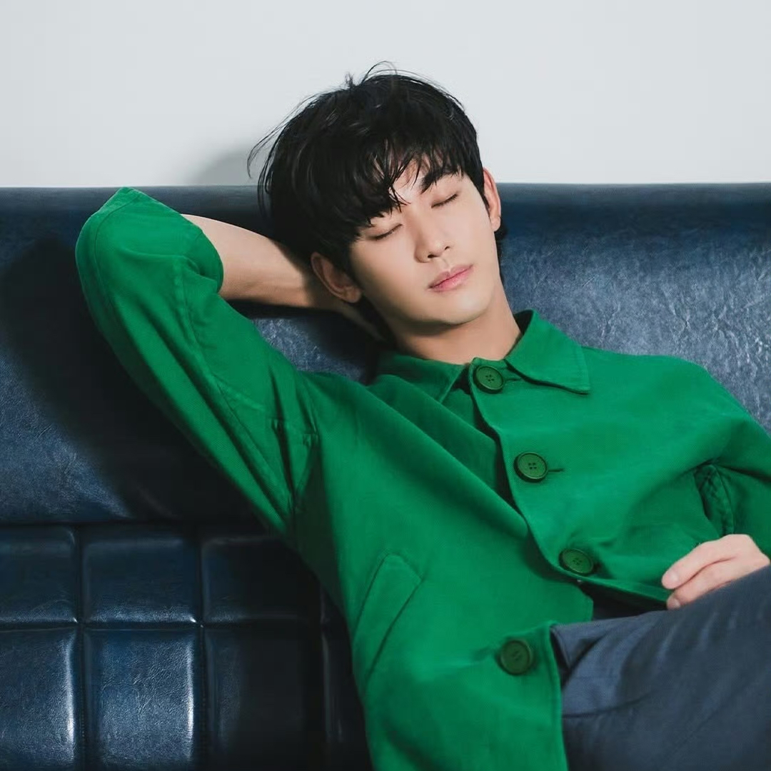 Foto terbaru dari Kim Soohyun
