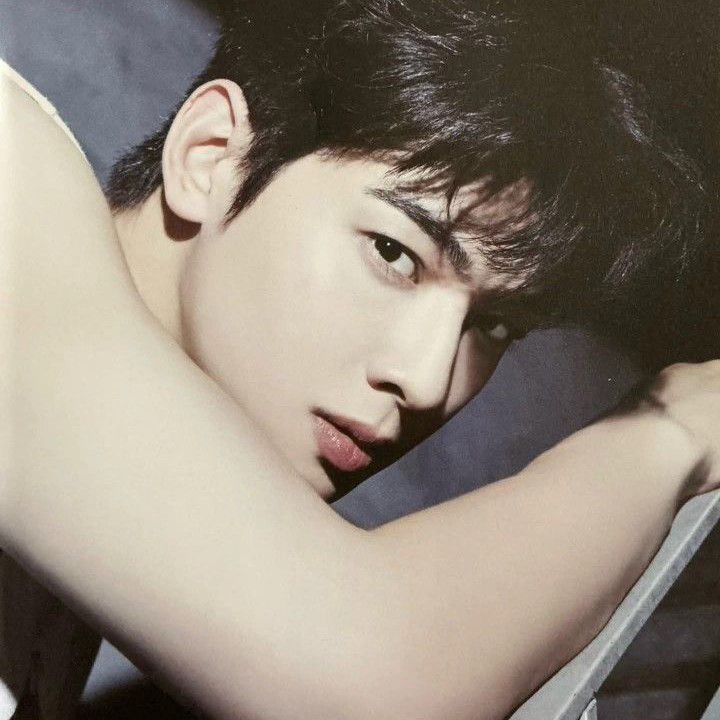 Latest photo of Cha Eunwoo