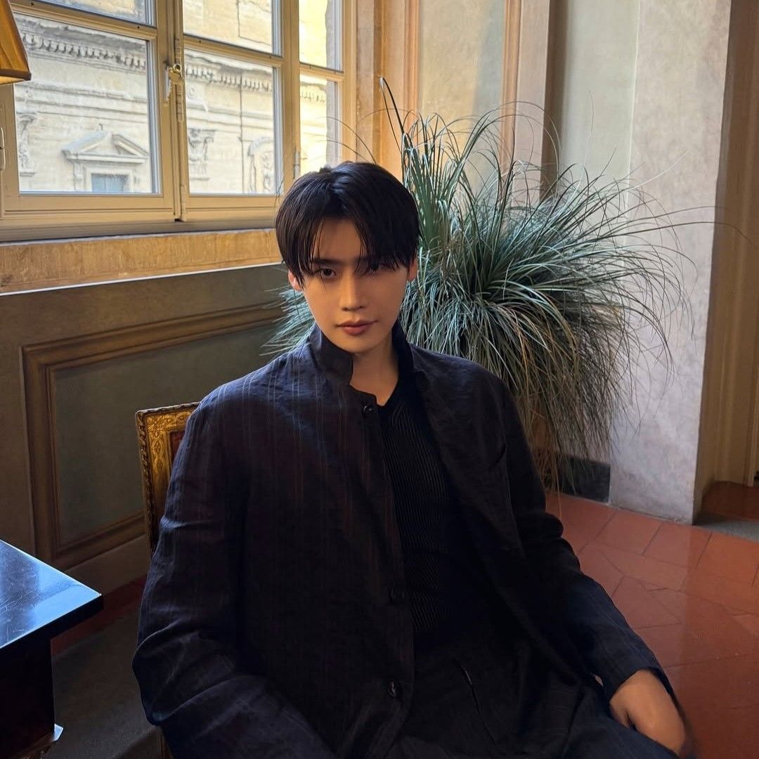 Latest photo of Lee Jongsuk