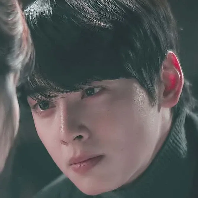 Behind-the-scenes cut of Cha Eunwoo