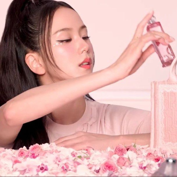 Latest photo of Jisoo (1995)