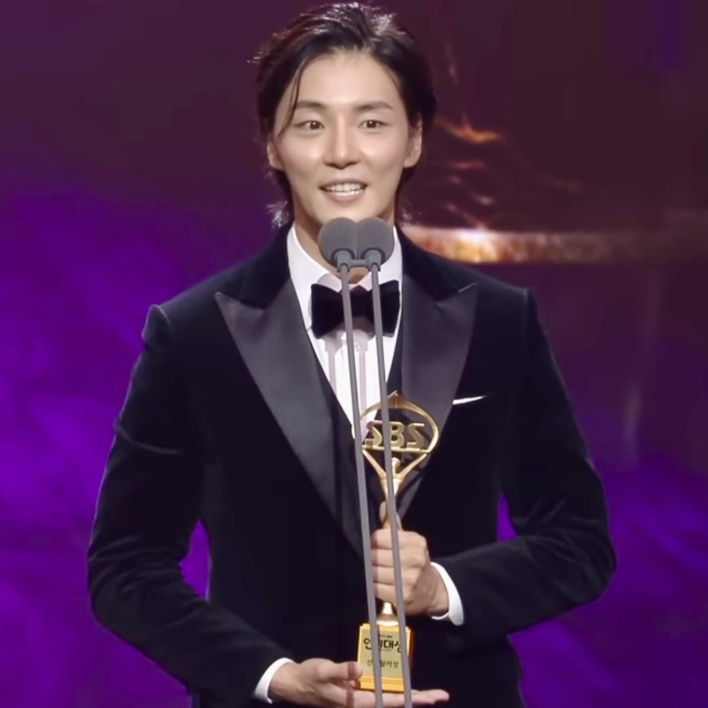 A moment captured by a fan of Yoon Shiyoon