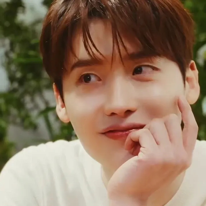 A moment captured by a fan of Lee Jongsuk