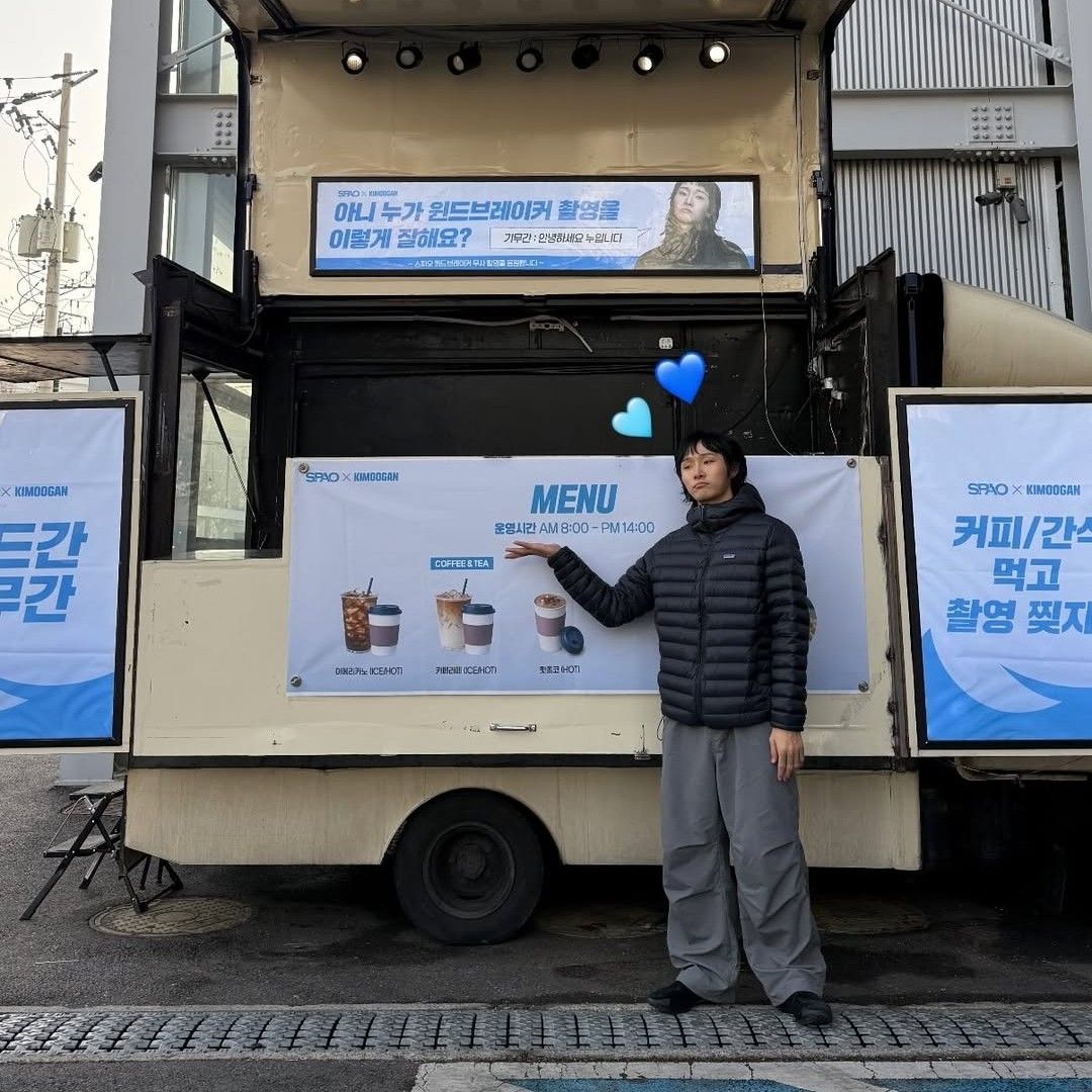 A moment captured by a fan of Ki Moogan