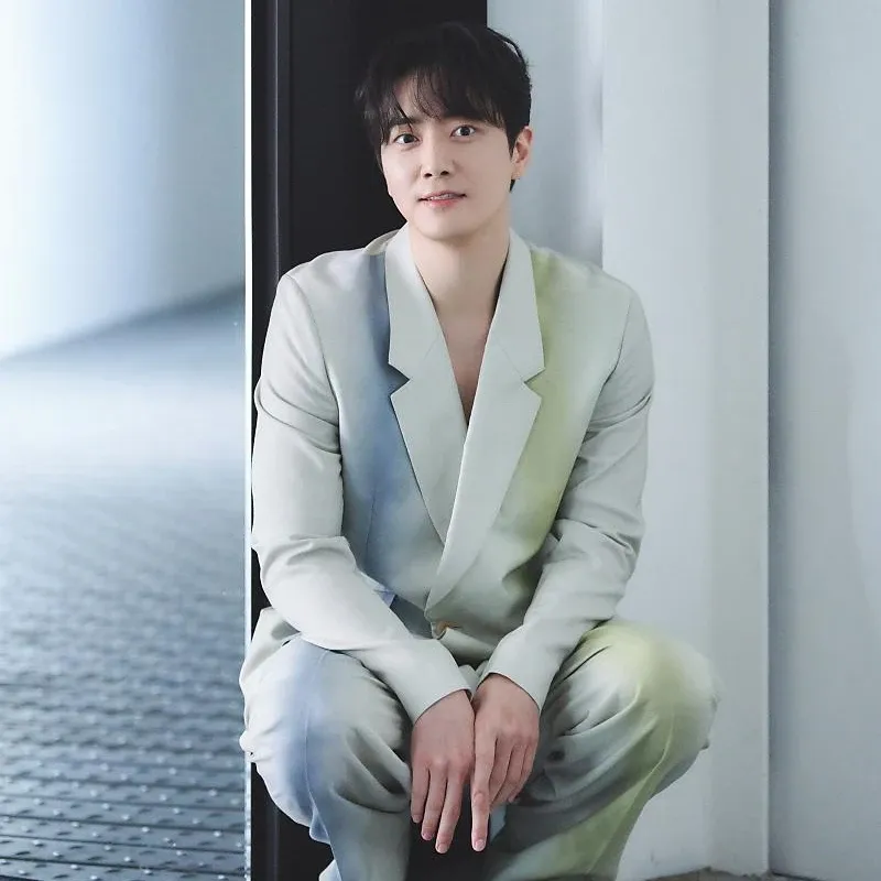 A moment captured by a fan of Lee Joonhyuk