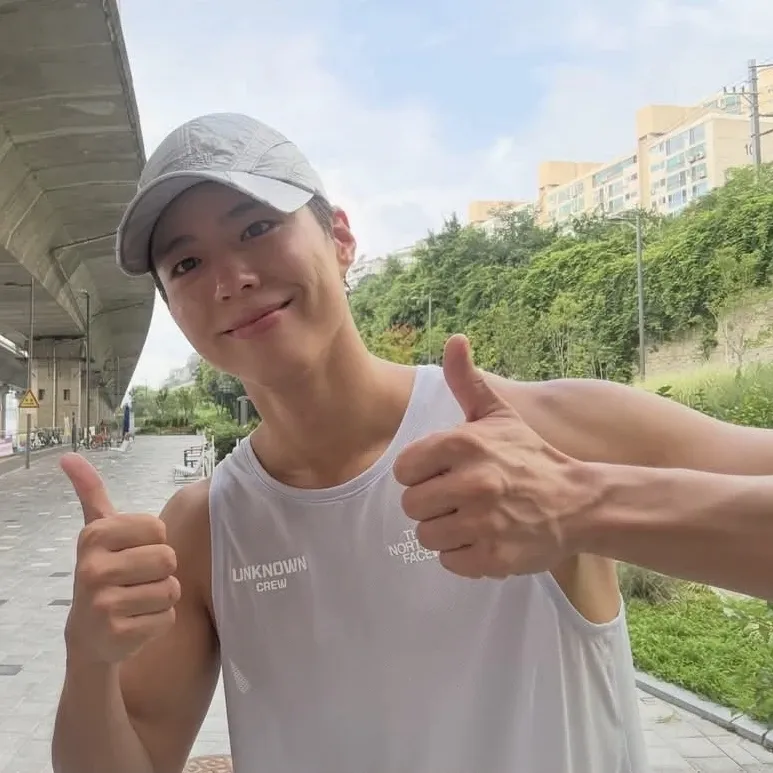 A moment captured by a fan of Park Bogum