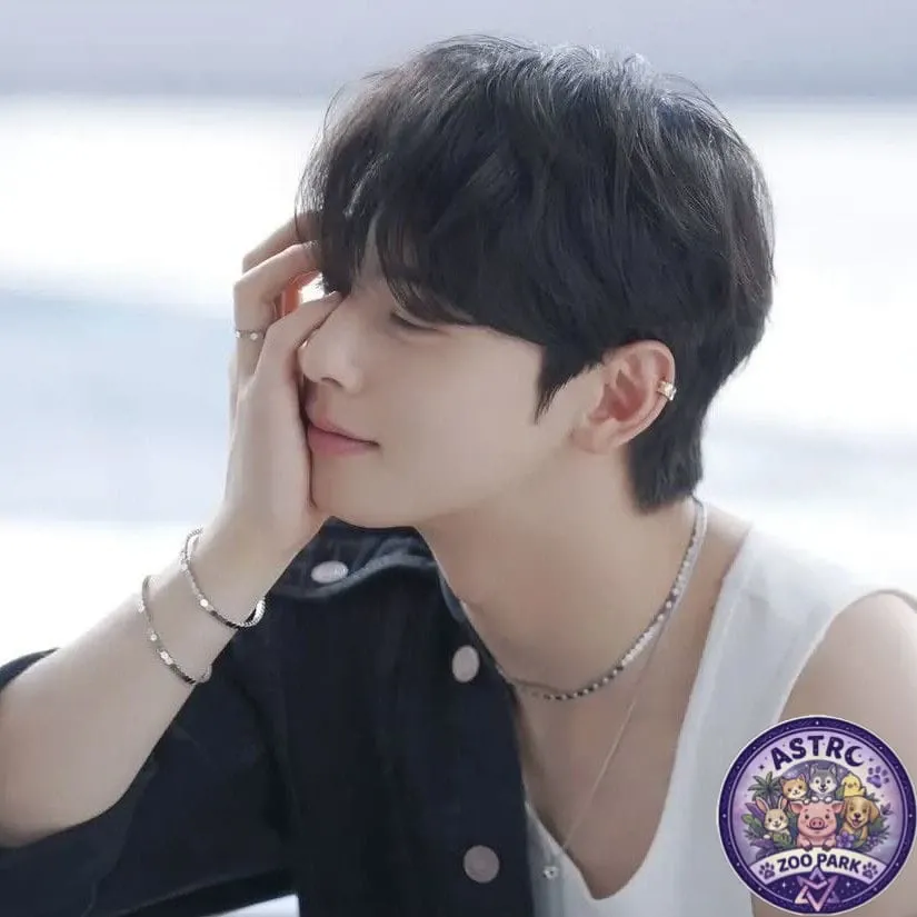 Latest photo of Cha Eunwoo