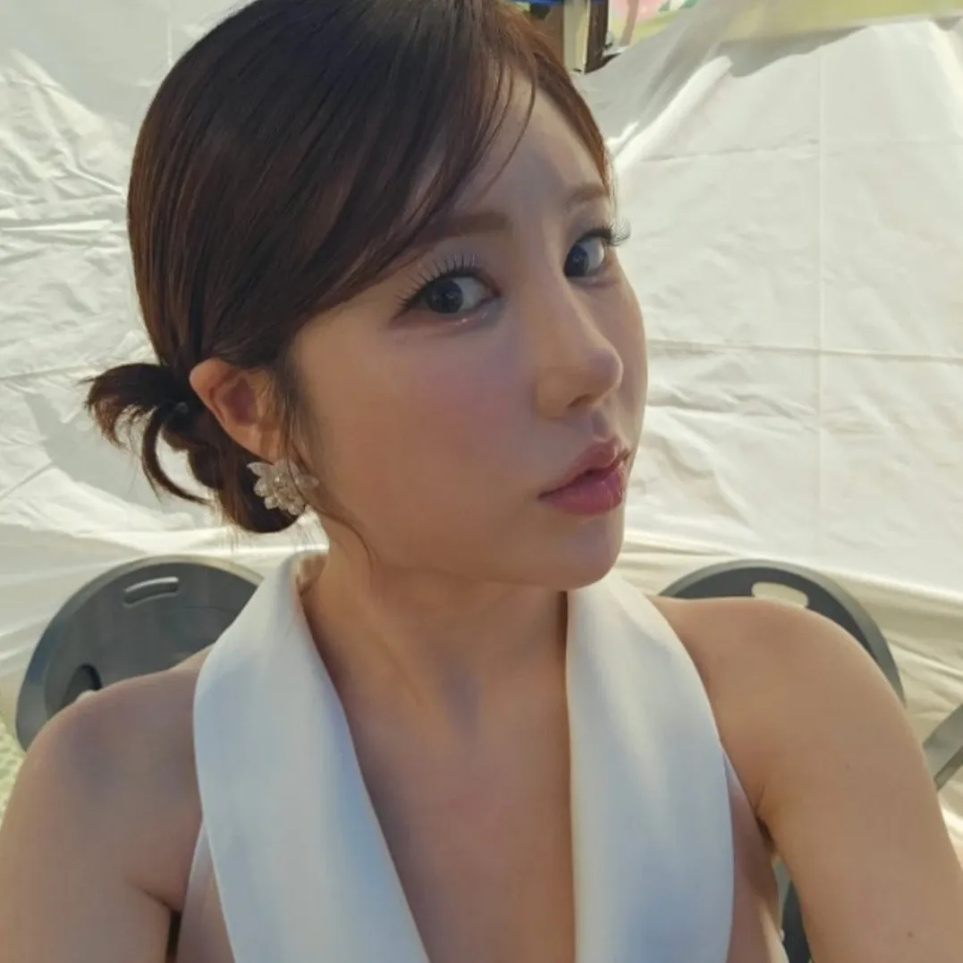 Recent activity shot of Kim Soyou