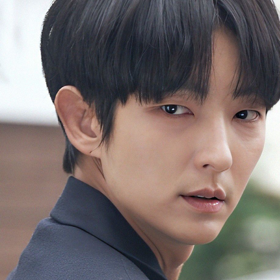 Recent activity shot of Lee Joongi