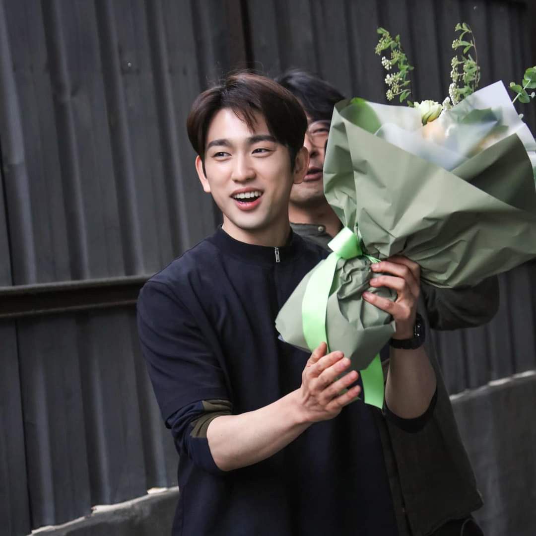 パク・ジニョンの最近の活動ショット