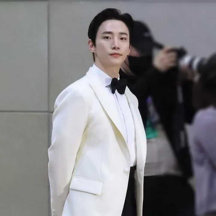 Cuplikan di balik layar dari Lee Junho