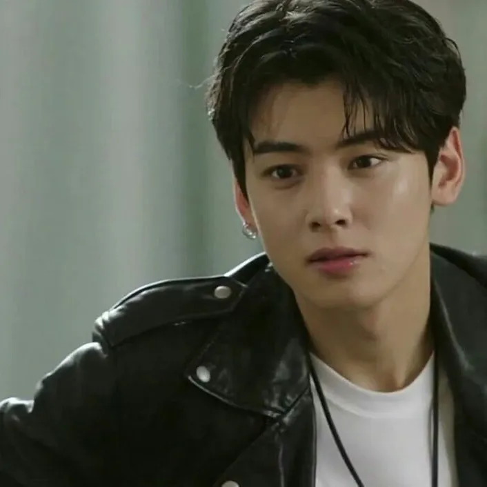 Recent activity shot of Cha Eunwoo