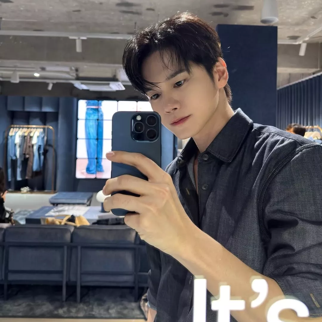 A moment captured by a fan of Ong Seongwu