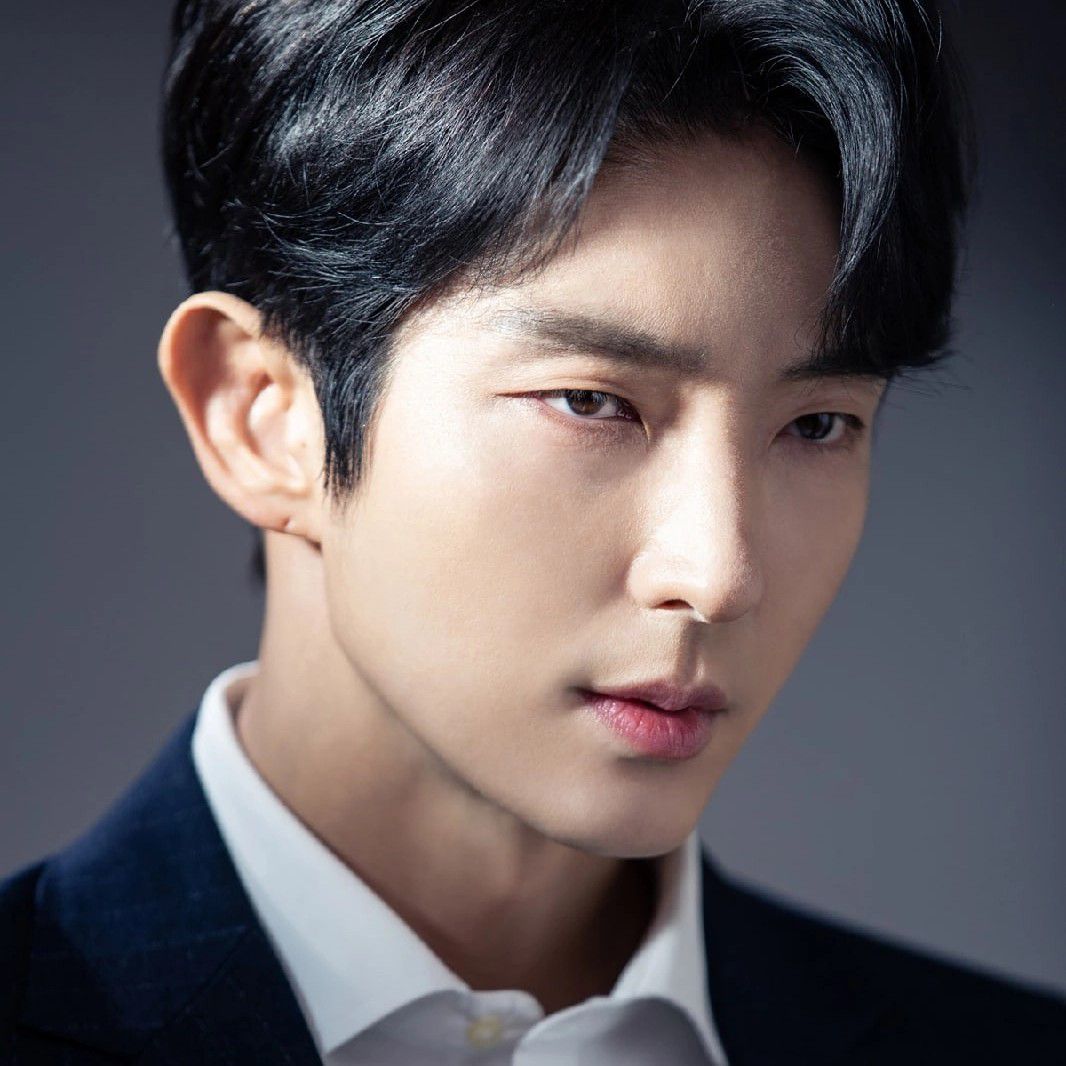 Behind-the-scenes cut of Lee Joongi