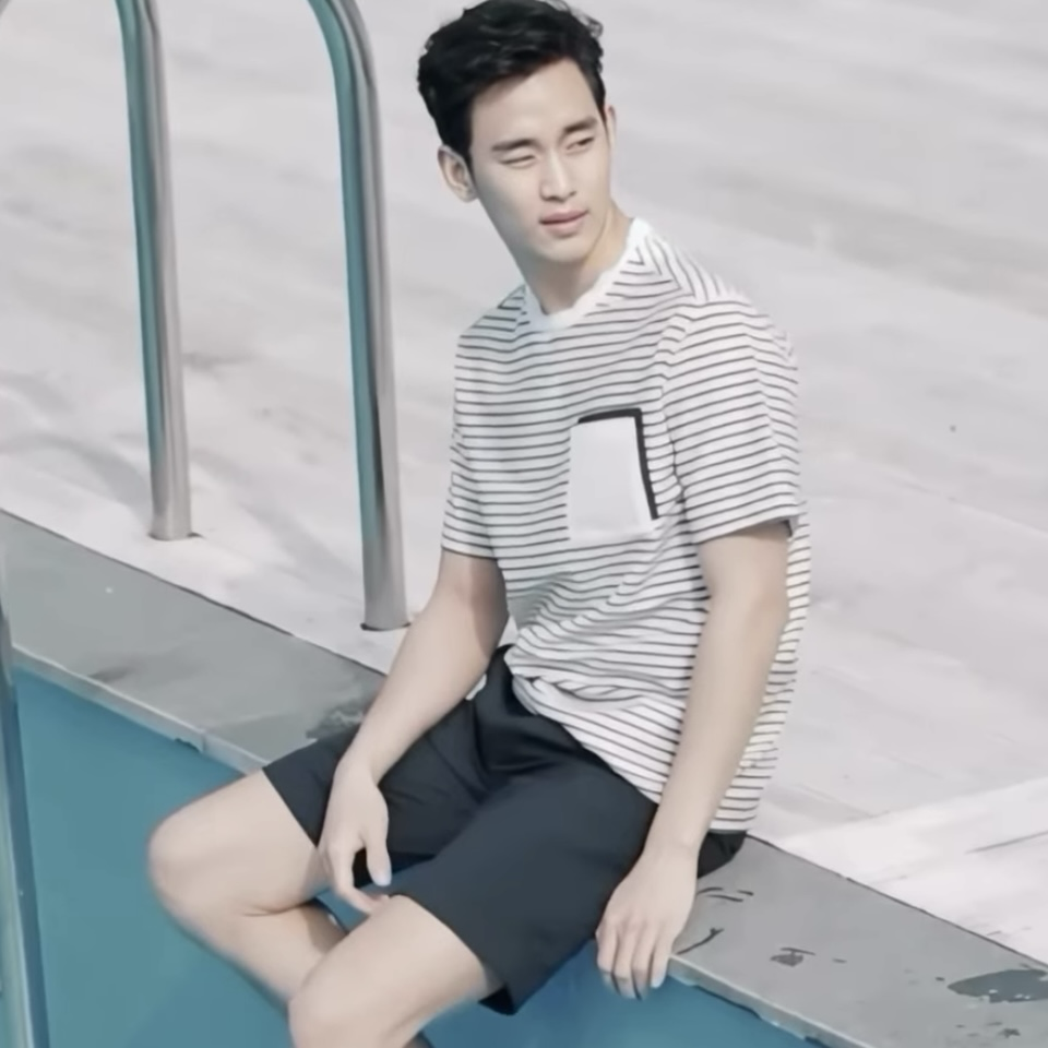 粉絲拍下的金秀賢瞬間