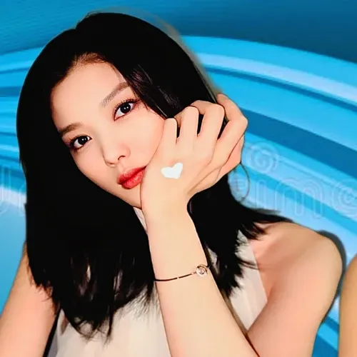 Behind-the-scenes cut of Kim Youjung