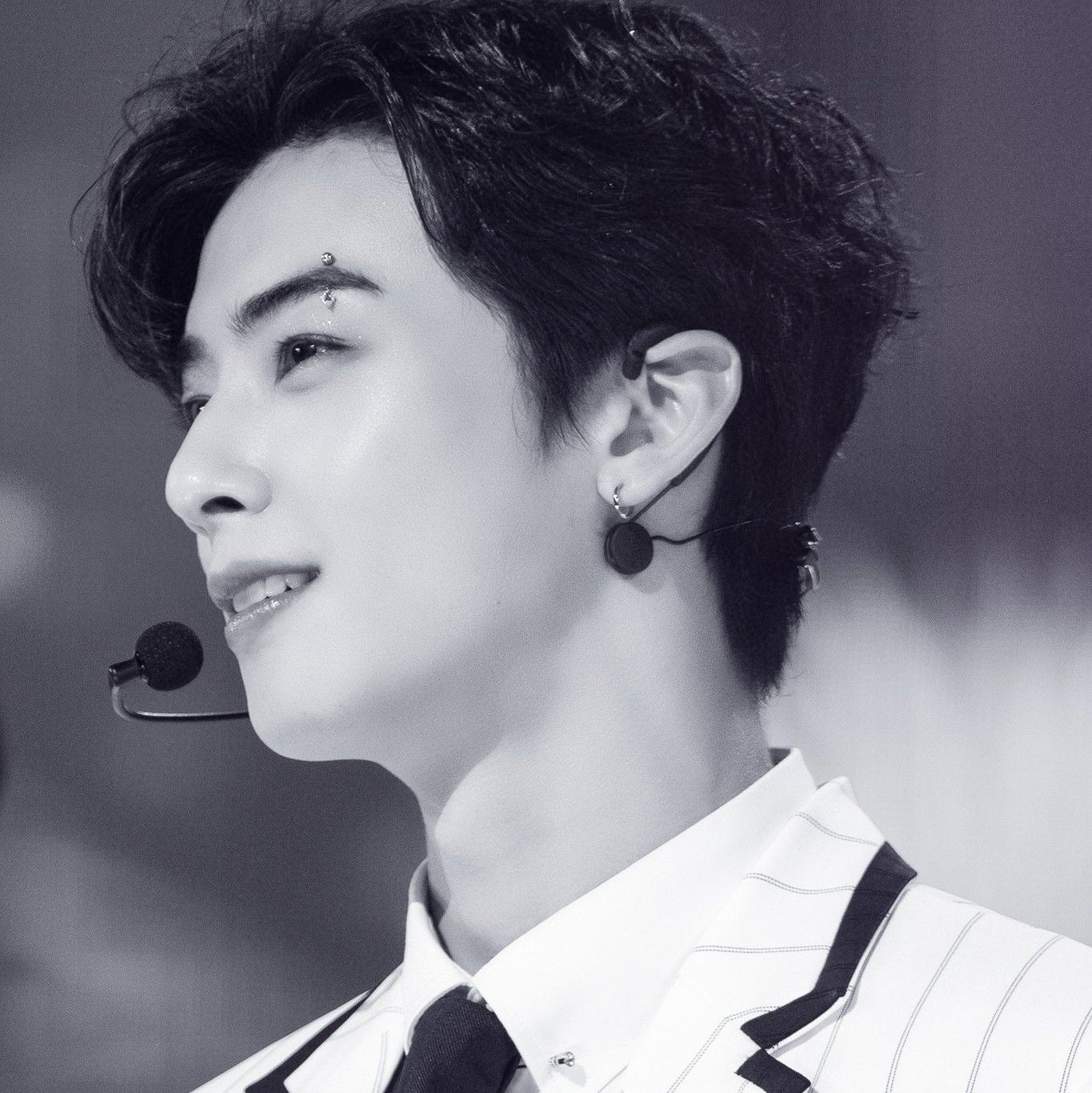 Behind-the-scenes cut of Cha Eunwoo