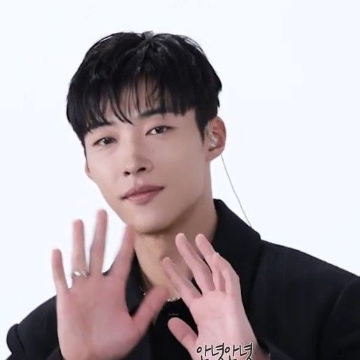 A moment captured by a fan of Woo Dohwan