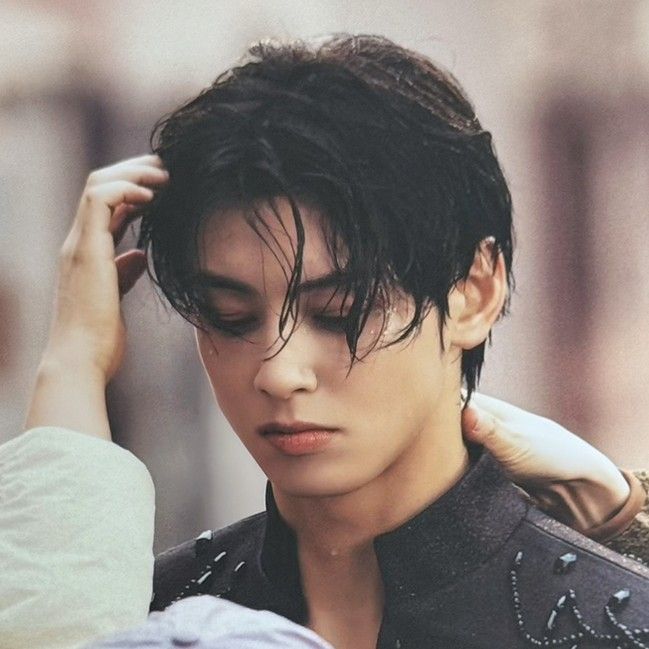 A moment captured by a fan of Cha Eunwoo