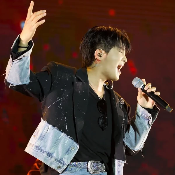 Representative photo of Hwang Yunsung showing their charm